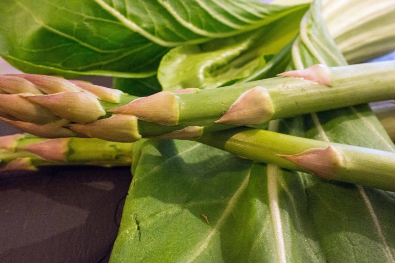 Grüner Spargel-Pak Choi-Gemüse – Küchendschinn