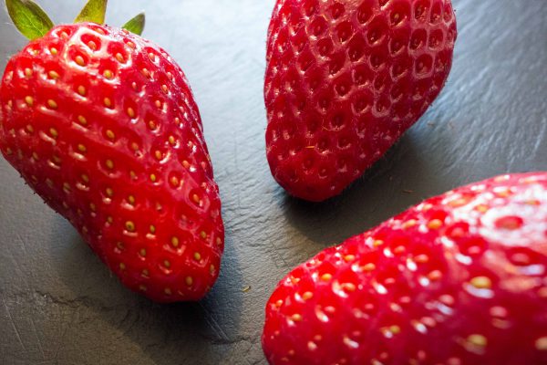 Burrata mit Erdbeeren – Küchendschinn